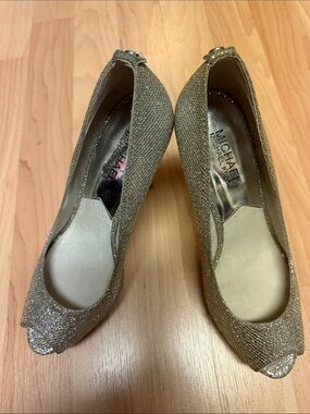 Michael Kors Silver Glitter Peep-Toe Pumps. Worn Once!